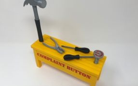 投诉按钮：锤击时间