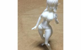 关节可动的少女站着视图