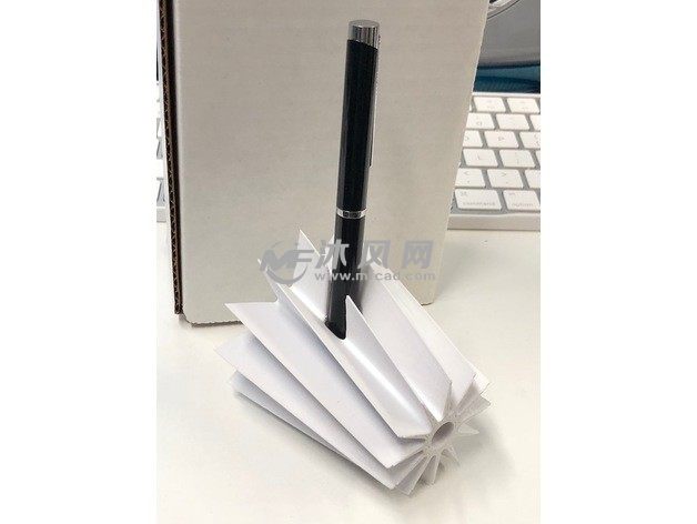 齿轮笔筒模型实物图