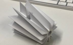 齿轮笔筒模型实物图