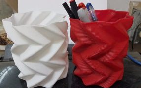 曲折笔筒实物图