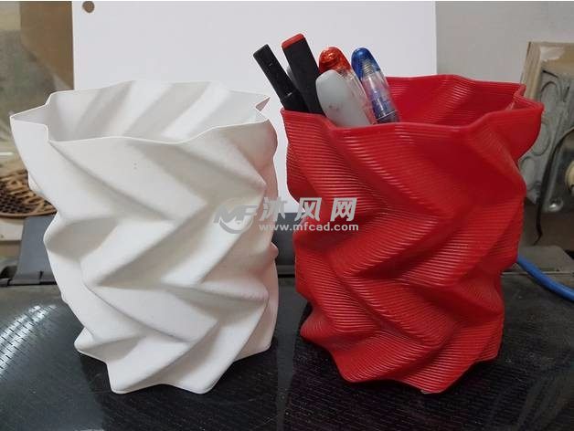 曲折笔筒实物图