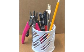 斜边圆笔筒模型实物图放笔