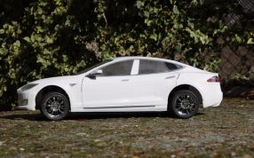 特斯拉车模侧视图