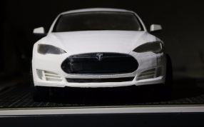 特斯拉车模主视图