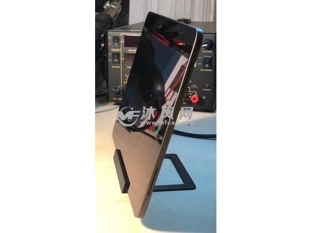 iPad Pro 2018支架放置iPad侧视图