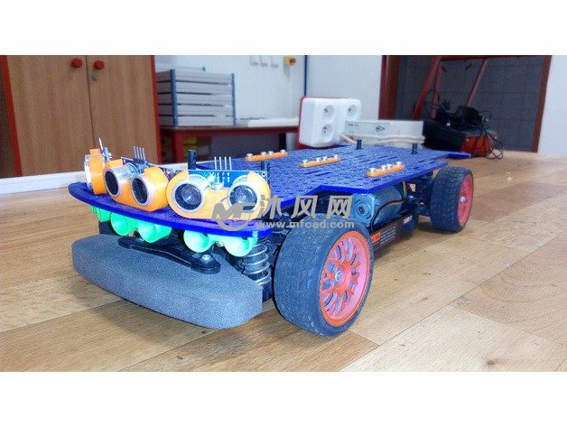 TT-01发条小车斜视图