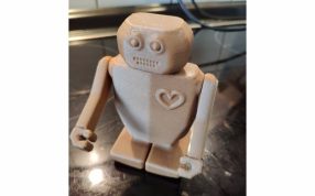 行走甜心机器人实物图