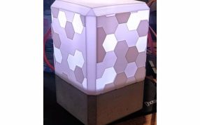 蜜蜂蜂巢灯罩实物图开灯