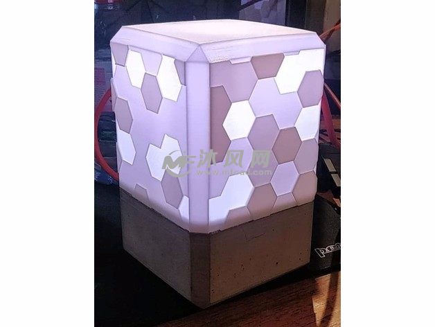 蜜蜂蜂巢灯罩实物图开灯