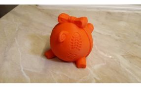 伤心的趴着的小猪实物图后面