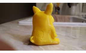 生气的坐着的小猪实物图后面