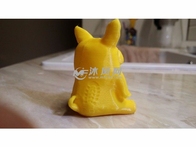 生气的坐着的小猪实物图后面