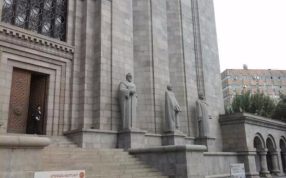 埃里温国会建筑实物图