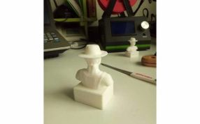 特伦斯·希尔半身像后视图