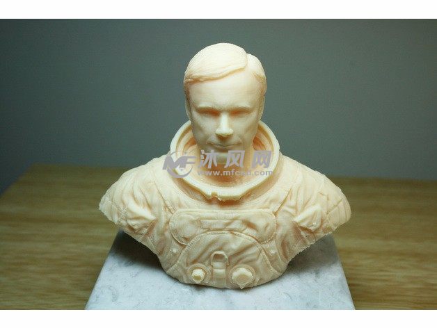 宇航员雕像主视图