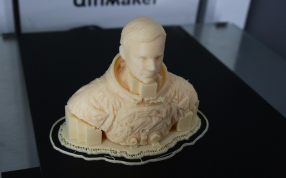 宇航员雕像打印图