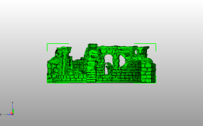 古代城堡废墟侧视图