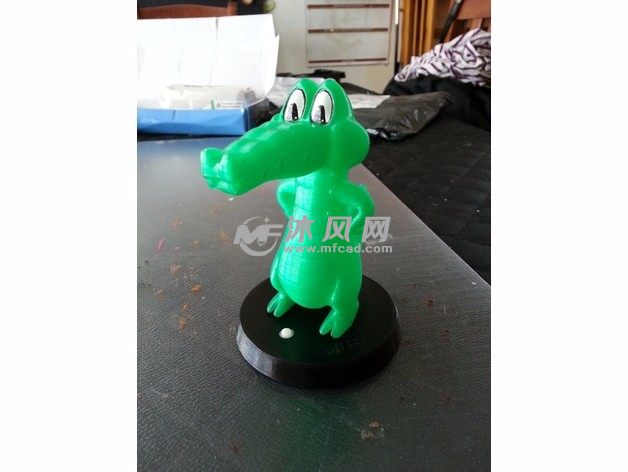 卡通鳄鱼斜视图