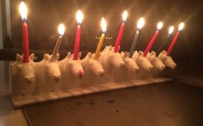 马头烛台模型实物图