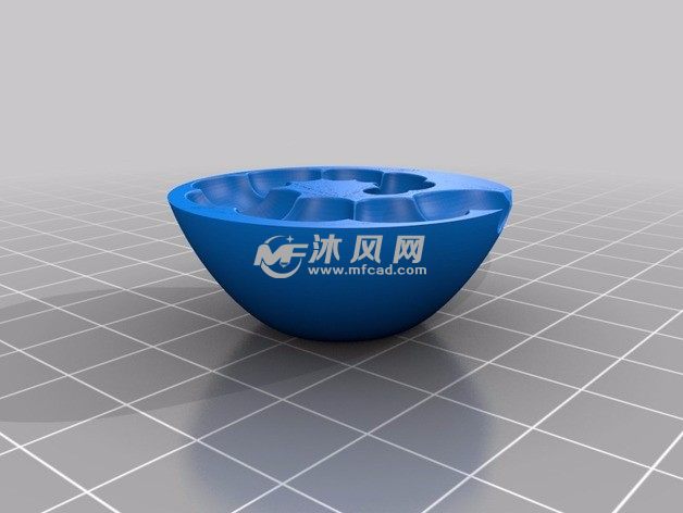 苹果中的毛毛虫下半个苹果