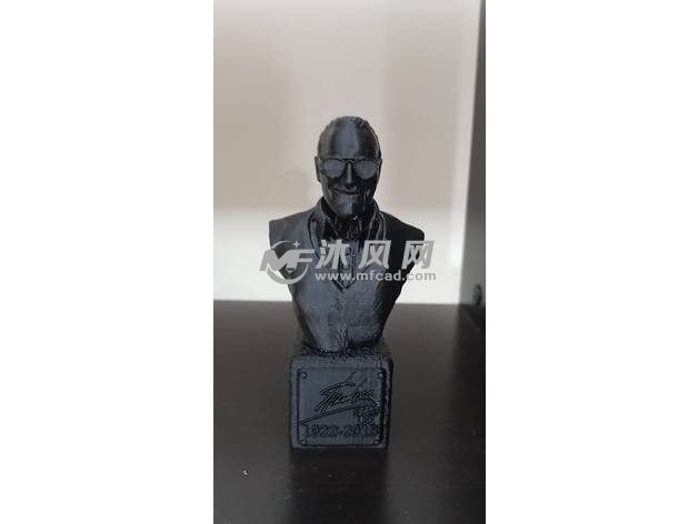 斯坦李雕像-后处理后的实物图