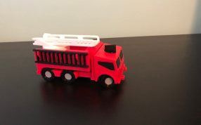  消防车模型侧视图