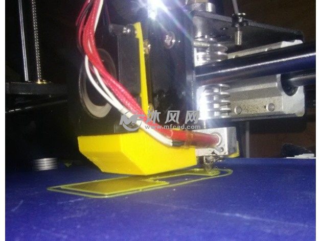 散热件是C型环绕热头