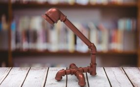 工业管灯侧视图