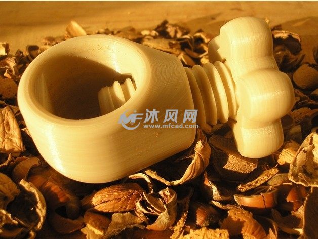  坚果开壳器斜视图