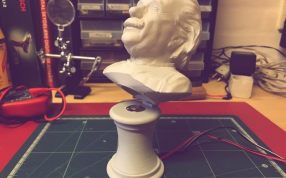 爱因斯坦半身像主视图