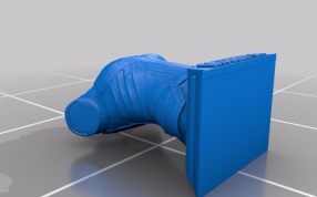 惊奇队长半身像斜视图