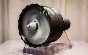 轴流式喷气发动机斜视图