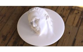 T-1000头像实物图