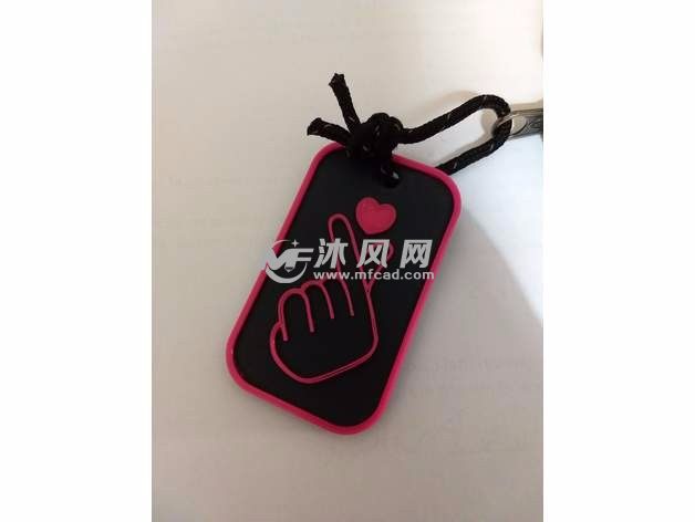 小心心钥匙链黑底