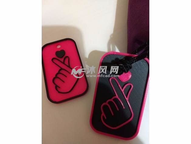 小心心钥匙链红底