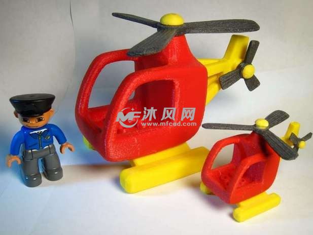 成品直升机和乐高飞行员