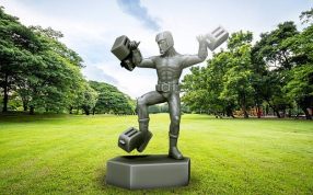 面包机人物雕像效果图草地