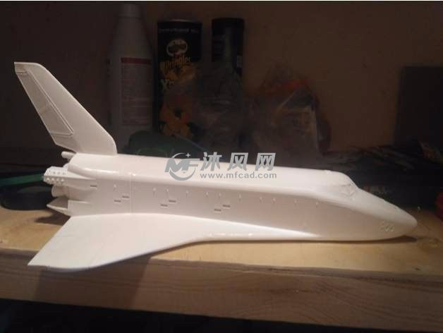 雪豹USSR航天飞机侧视图