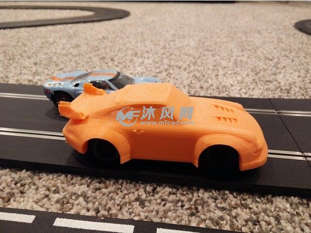 保时捷GT2车身侧视图