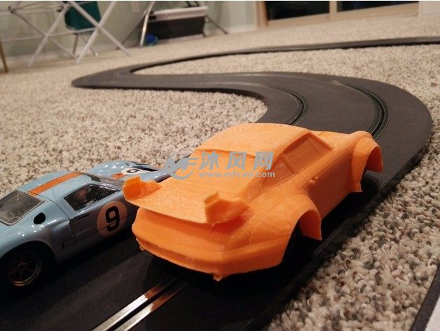 保时捷GT2车身后视图