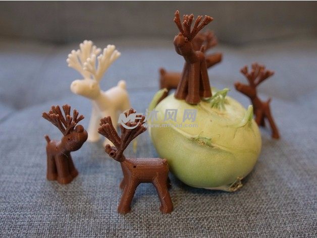 可爱的驯鹿主视图