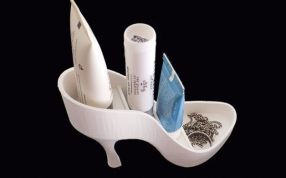 高跟鞋化妆品盒斜视图