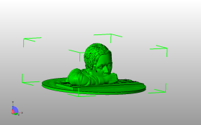 思考的女孩斜视图