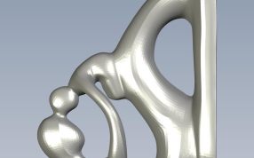 母亲和孩子侧视图