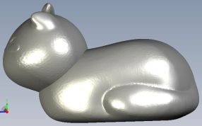 可爱的猫豆侧视图