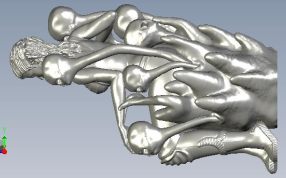 女王雕像侧视图