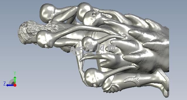 女王雕像侧视图