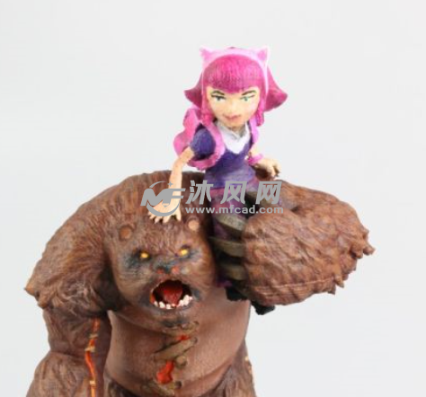 黑暗之女正视图