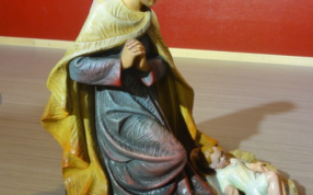 玛丽亚与圣婴耶稣模型